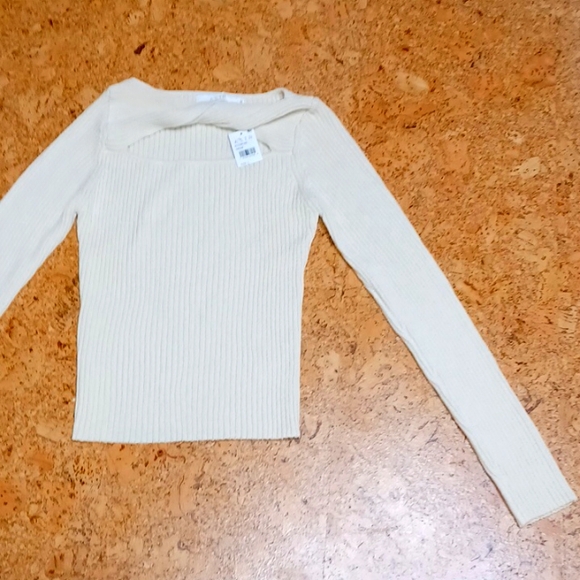 ASTR The Label Ribbed Twist Open Cut Front Cream Sweater Size L NWT - Picture 4 of 5